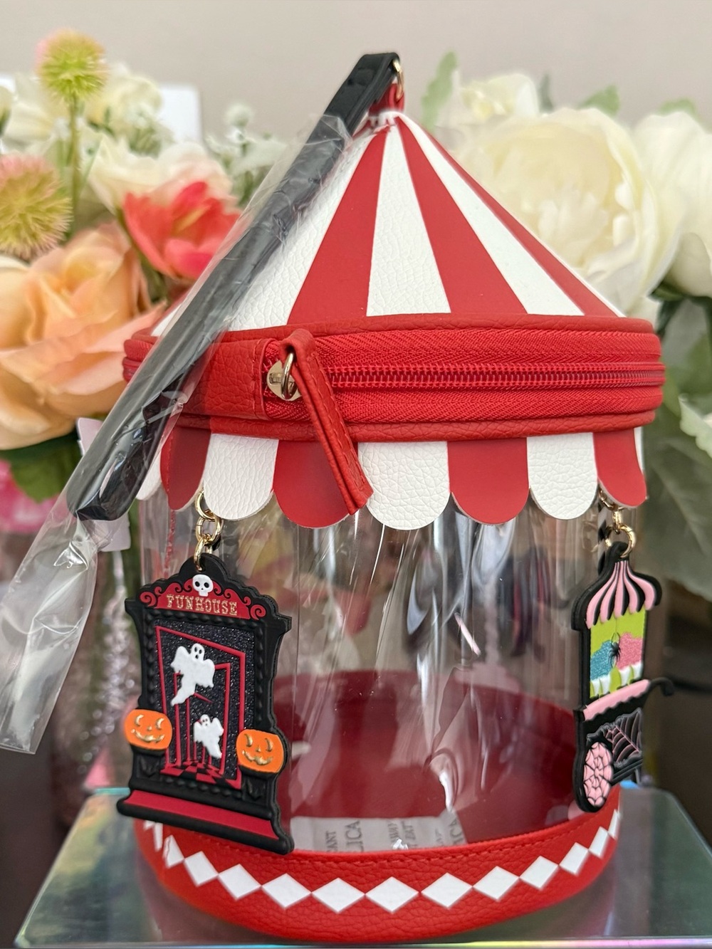 🆕🎪 BATH & BODY WORKS HALLOWEEN CIRCUS CAROUSEL WRISTLET/PURSE. BRAND NEW! - Picture 3 of 8